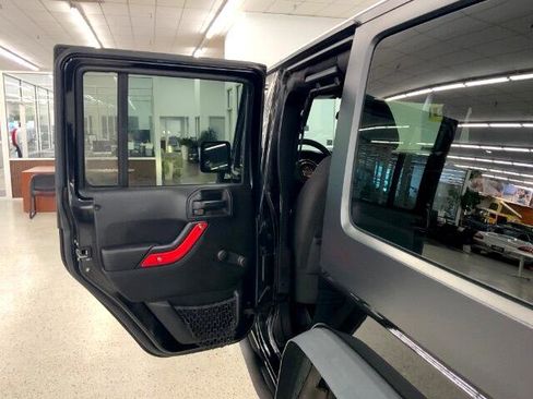 Used 2015 Jeep Wrangler Unlimited Sport image 30