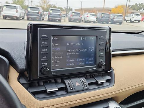 Used 2022 Toyota RAV4 XLE Premium image 17