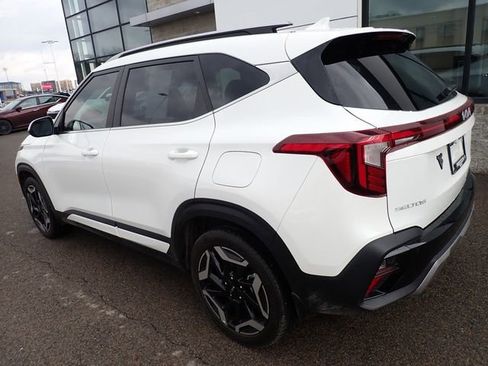 Certified 2025 Kia Seltos SX w/ SX Sunroof Package image 2