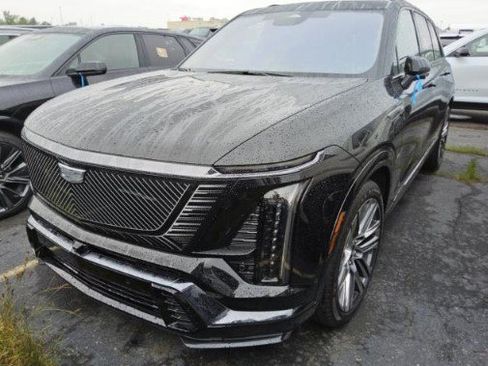 Certified 2026 Cadillac Vistiq Platinum w/ LPO, Floor Liner Package AWD/4WD image 2
