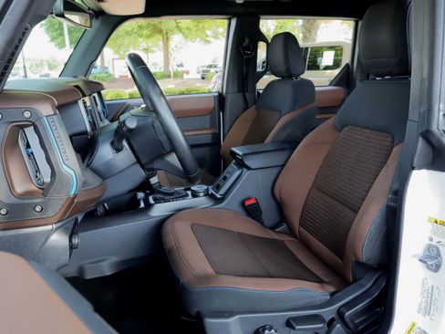 Used 2023 Ford Bronco Outer Banks w/ Sasquatch Package AWD/4WD image 8