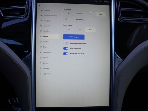 Used 2015 Tesla Model S 70D image 37