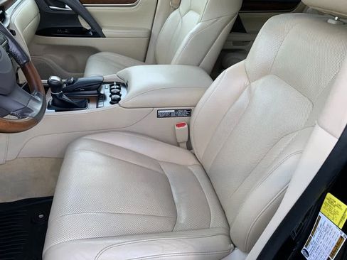 Used 2021 Lexus LX 570 4WD w/ Luxury Package image 17
