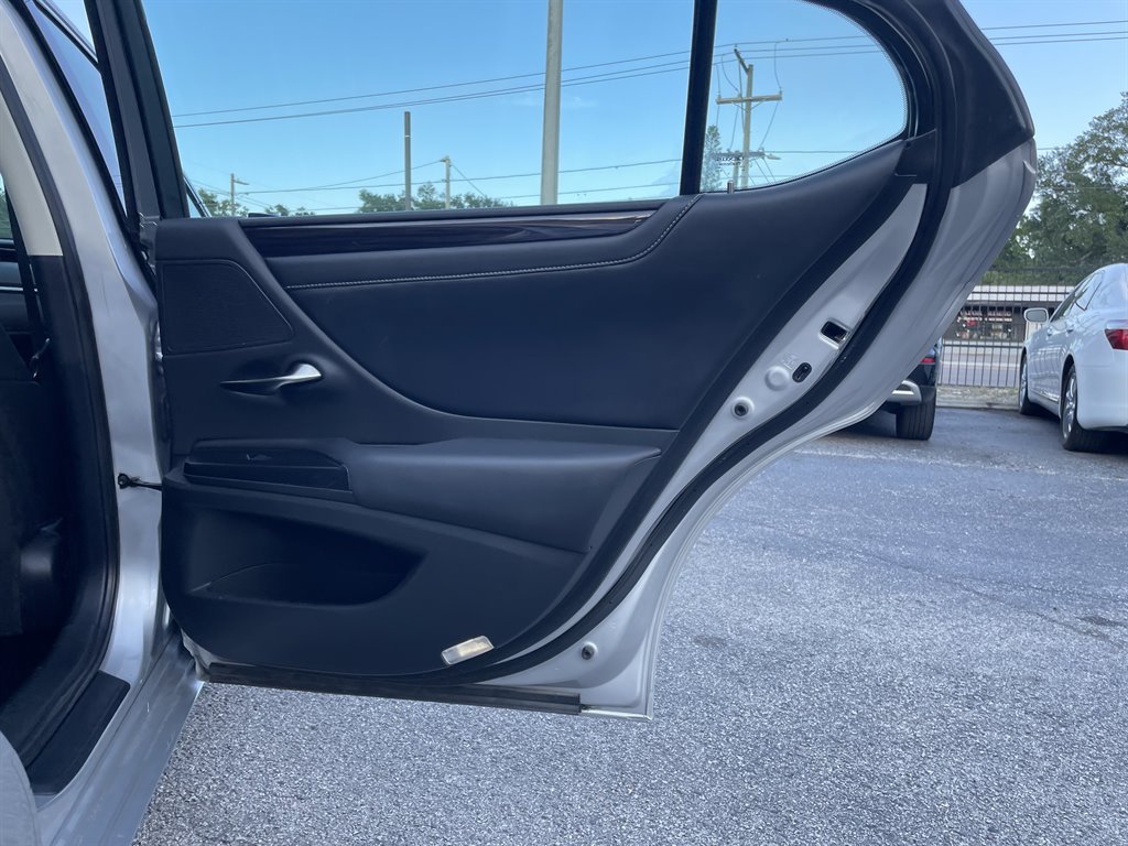 Used 2020 Lexus ES 300h w/ Premium Package FWD image 35