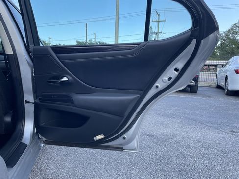 Used 2020 Lexus ES 300h w/ Premium Package FWD image 35