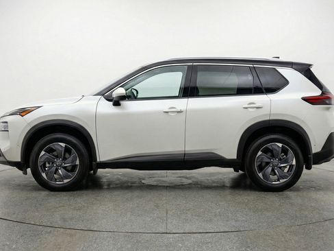 Used 2025 Nissan Rogue SV AWD/4WD image 5