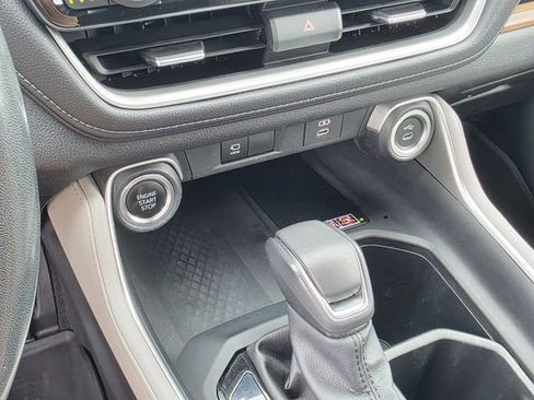 Used 2024 Toyota Grand Highlander AWD image 15