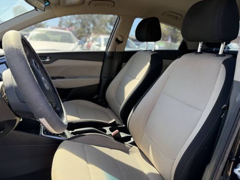 Used 2019 Hyundai Accent SE FWD image 11