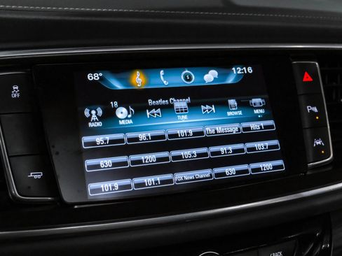 Used 2018 Buick Enclave Premium w/ Experience Buick Package FWD image 29