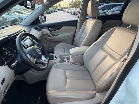 Used 2018 Nissan Rogue SL w/ Premium Package AWD/4WD image 10