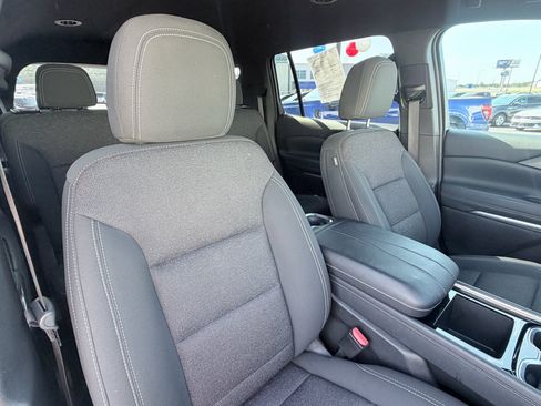 Used 2025 Chevrolet Traverse LT FWD image 25