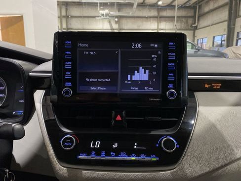 Used 2022 Toyota Corolla LE image 6