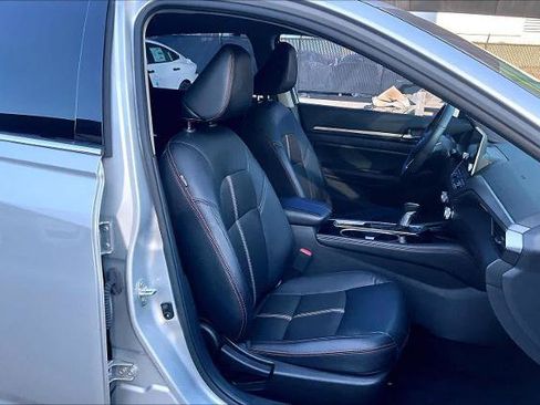 Certified 2024 Nissan Altima 2.5 SR image 9