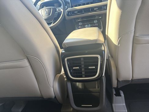 Used 2023 Lincoln Nautilus AWD image 8