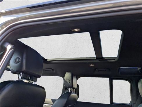 Used 2023 Land Rover Defender 110 X-Dynamic SE image 20