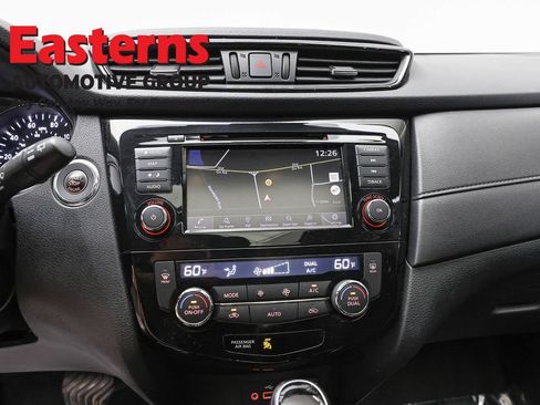 Used 2019 Nissan Rogue SV w/ Sun & Sound Touring Package AWD/4WD image 12