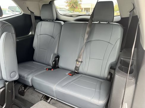 Used 2021 Buick Enclave Essence FWD image 32