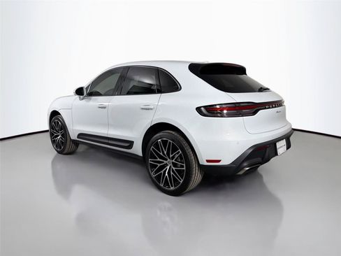Certified 2026 Porsche Macan AWD/4WD image 3