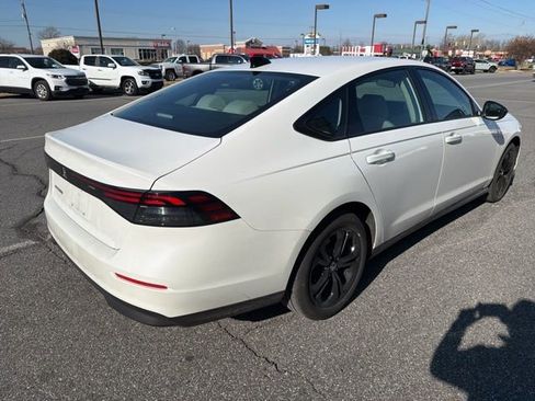 Used 2025 Honda Accord SE image 9