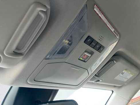 Used 2021 Toyota RAV4 XLE FWD image 21