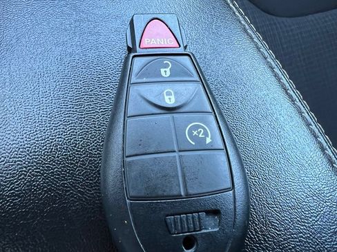 Used 2015 Jeep Cherokee Latitude w/ Cold Weather Group AWD/4WD image 37
