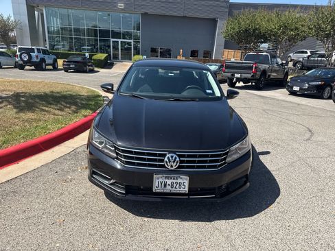 Used 2017 Volkswagen Passat 1.8T S FWD image 2