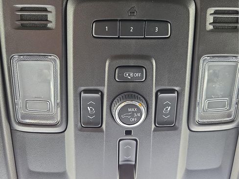 Used 2023 Chevrolet Suburban Premier AWD/4WD image 22