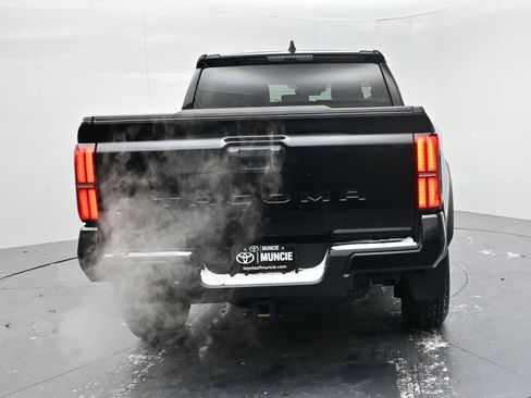 Used 2024 Toyota Tacoma TRD Off-Road image 7