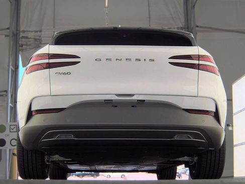 Used 2025 Genesis GV60 Advanced AWD/4WD image 10