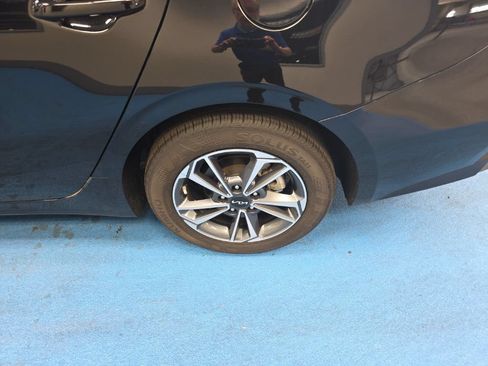 Used 2024 Kia Forte LXS FWD image 9