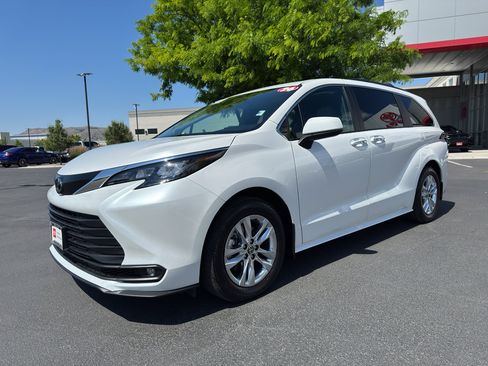 Certified 2026 Toyota Sienna XLE AWD/4WD image 7