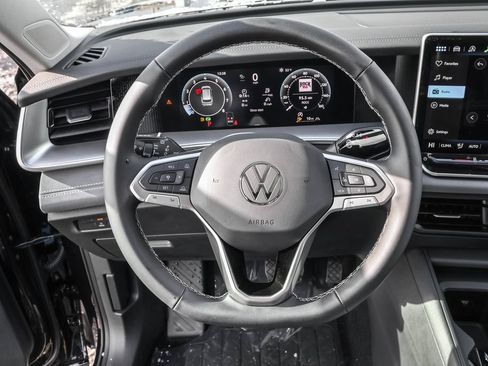 Used 2026 Volkswagen Tiguan SE AWD/4WD image 18