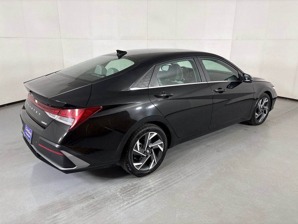 Used 2024 Hyundai Elantra Limited FWD image 8