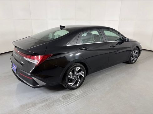 Used 2024 Hyundai Elantra Limited FWD image 8