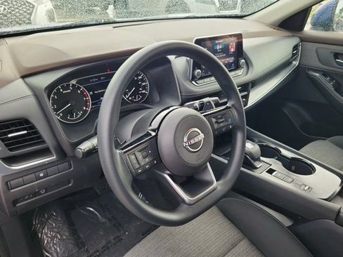 Certified 2023 Nissan Rogue SV FWD image 18