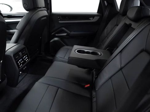 Certified 2026 Porsche Cayenne AWD/4WD image 33