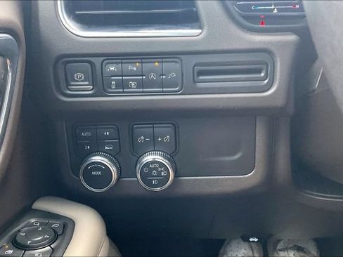 Used 2022 GMC Yukon SLT w/ SLT Premium Package AWD/4WD image 34