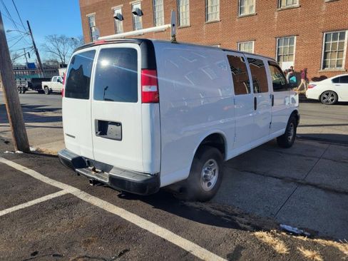 Used 2019 Chevrolet Express 2500 w/ Driver Convenience Package RWD image 4