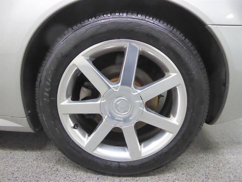 Used 2004 Cadillac XLR RWD image 36