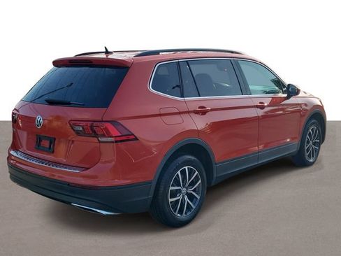 Used 2019 Volkswagen Tiguan SE w/ Panoramic Sunroof Package FWD image 4