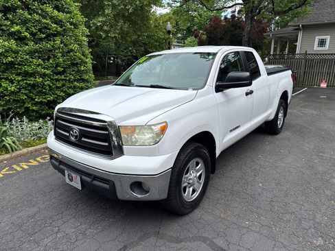 Used 2011 Toyota Tundra 4x4 Double Cab w/ Tow Pkg image 3
