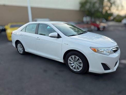Used 2014 Toyota Camry LE FWD image 4