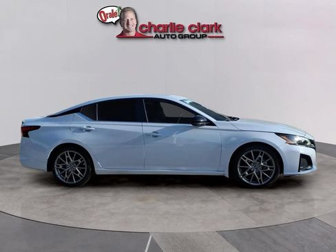 Used 2023 Nissan Altima 2.0 SR FWD image 6