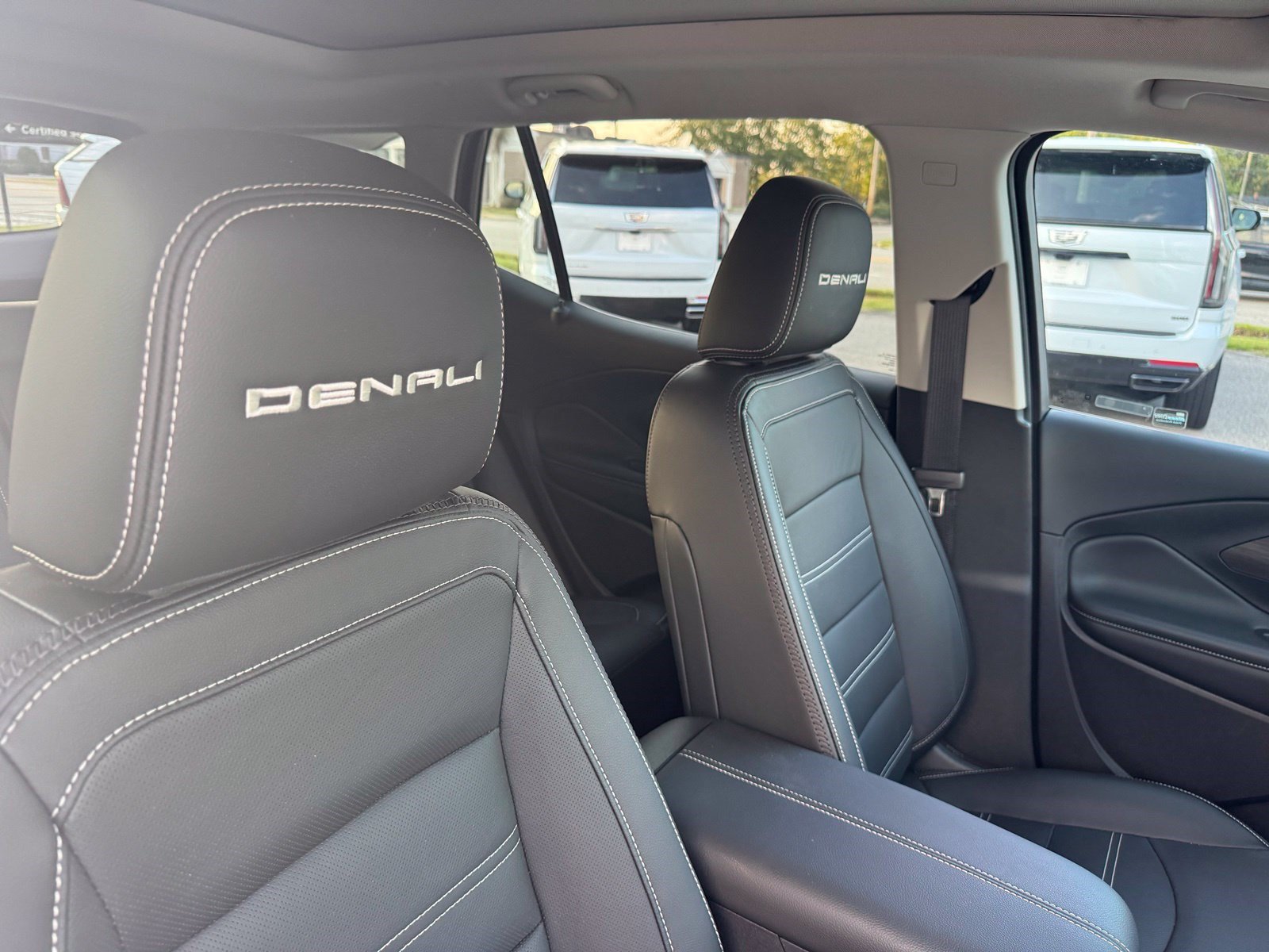 Used 2024 GMC Terrain Denali w/ Denali Premium Package AWD/4WD image 36