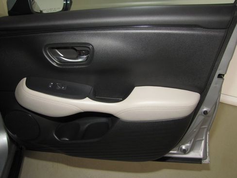 Certified 2025 Honda HR-V LX image 19