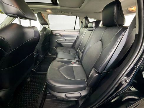 Used 2022 Toyota Highlander Limited image 25
