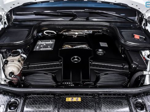 Used 2024 Mercedes-Benz GLS 580 4MATIC image 11