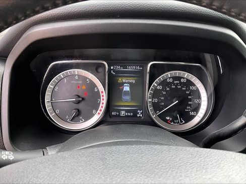 Used 2017 Nissan Titan SL image 24