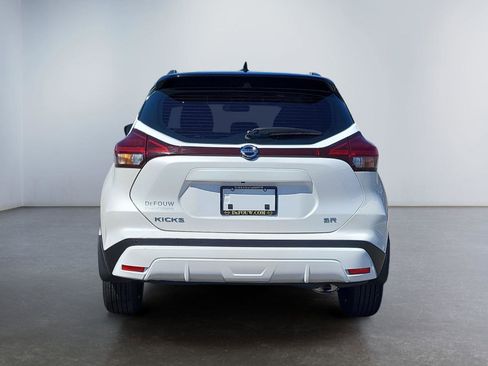 Used 2021 Nissan Kicks SR FWD image 4