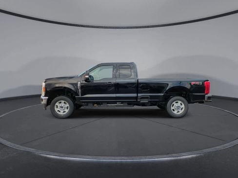 Used 2025 Ford F350 XLT w/ FX4 Off-Road Package image 5